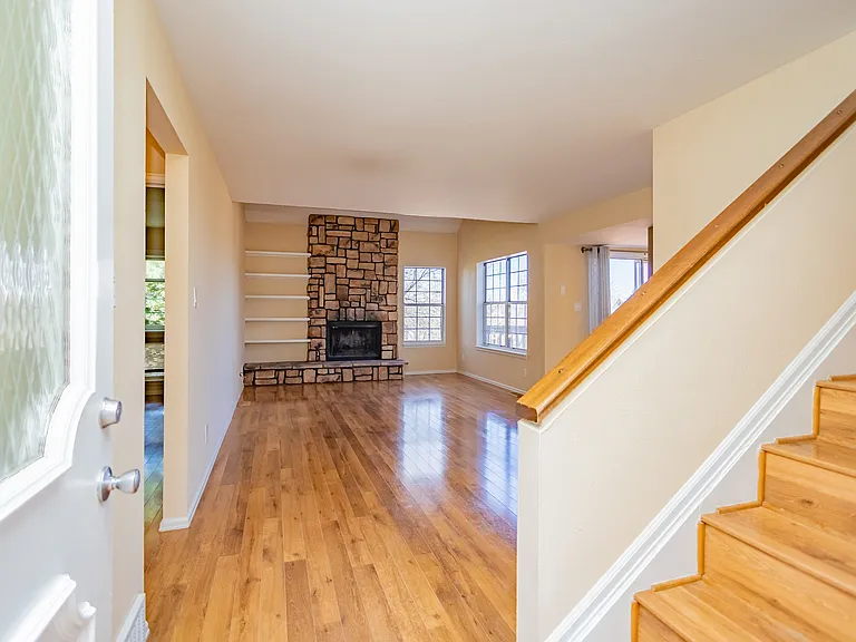316 Cobblestone Dr — Photo 4