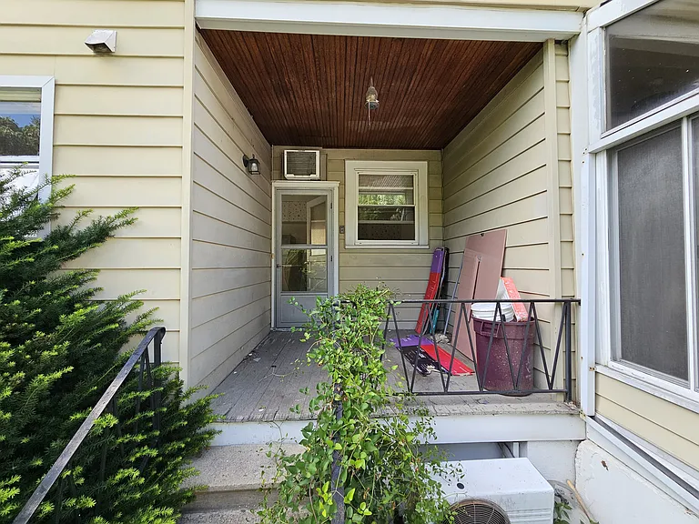 571 Charles Ave #2 — Photo 17