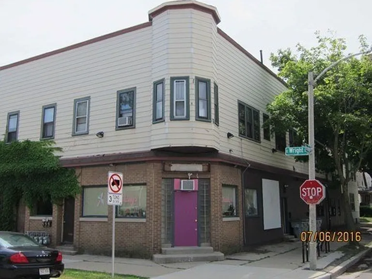 901 E Wright St — Photo 1