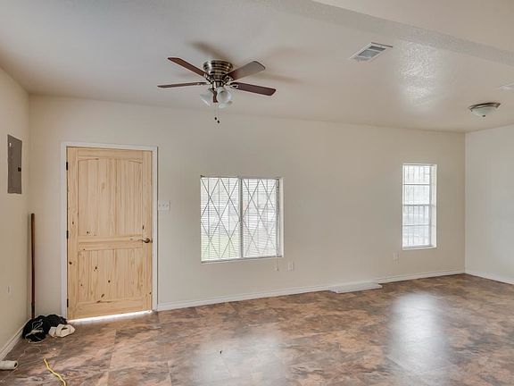 5th image of 138 Hearne Ave