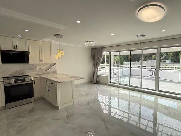 100 Cuttermill Rd APT 4B