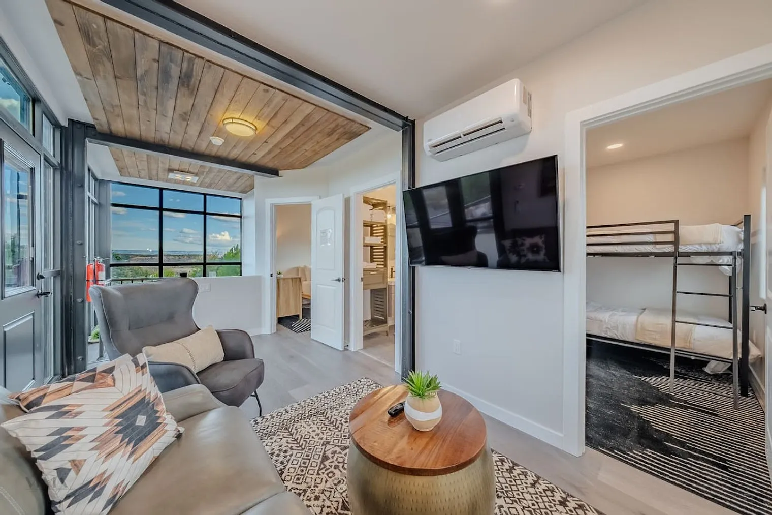 3 bed, 2.0 bath, 1506 sqft, $4,577 — Photo 1