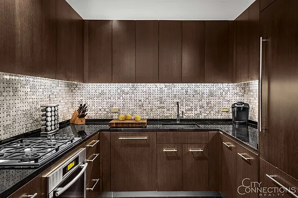 Rented by City Connections Realty | media 16