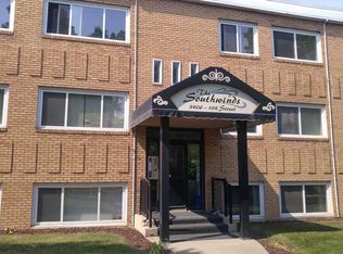 8406 104th St NW #1A, Edmonton, AB T6E 4G2