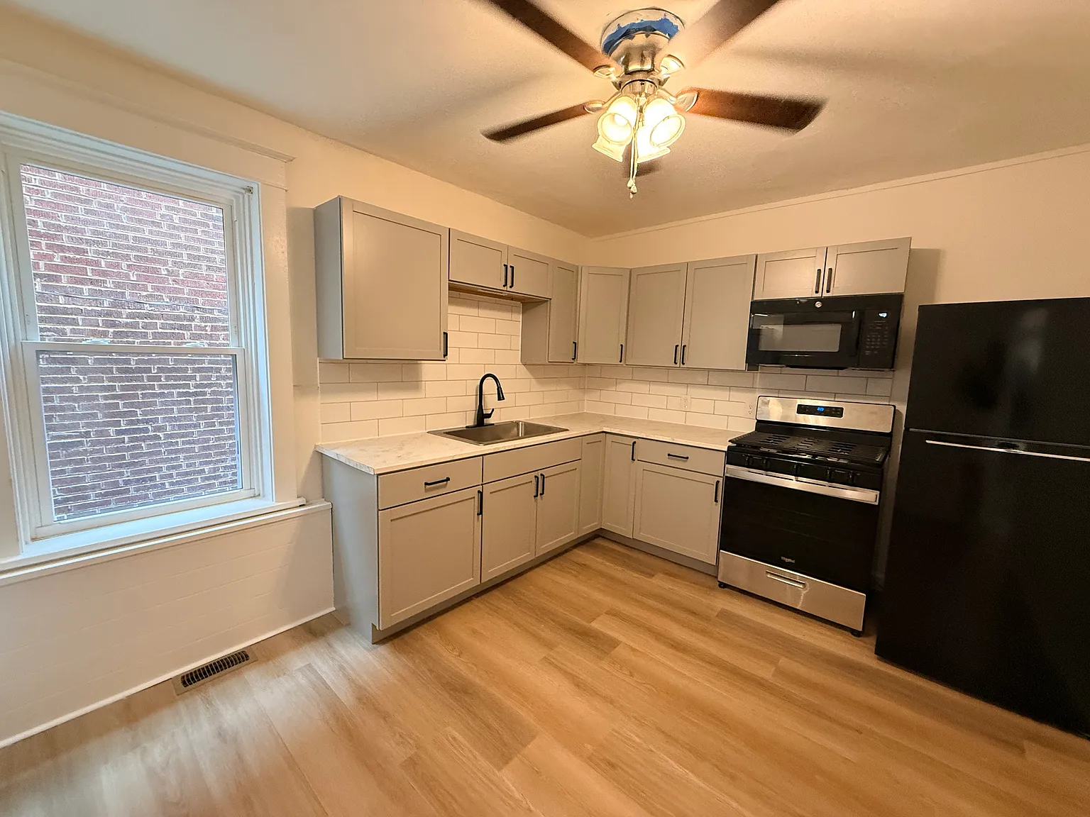 2 bed, 1152 sqft, $1,375 — Photo 2