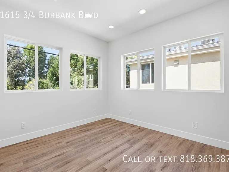 11615 3/4 Burbank Blvd — Photo 15