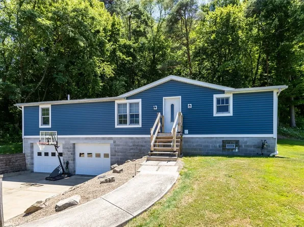 919 Aiken Ave, Ellwood City, PA 16117