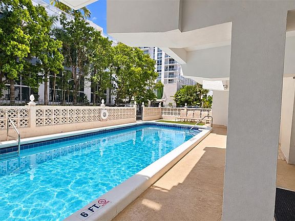 3rd image of 3000 Rio Mar St #701
