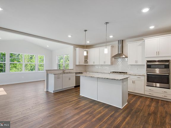 5th image of 2094 Whithorn Hl Lot 1022