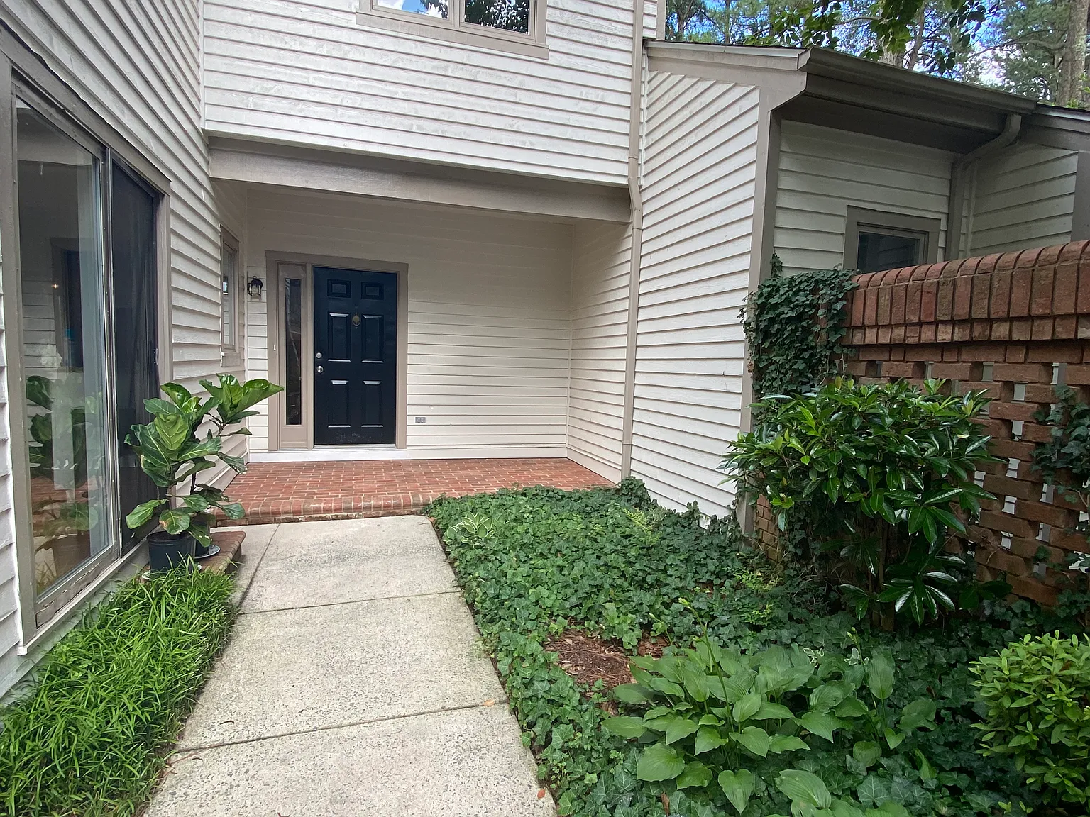 1 bed, 1613 sqft, $750 — Photo 2