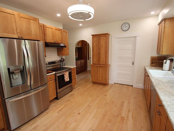 5th image of 25 Delmont Avenue