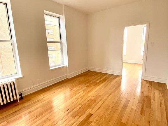 4th image of 110 E 1st St APT 21