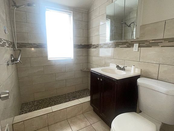 3rd image of 430 Seneca Ave