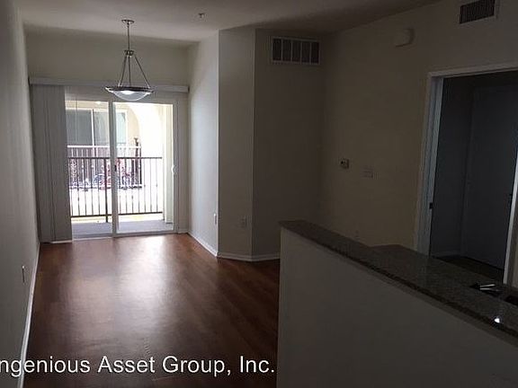5th image of 10227 Mason Ave