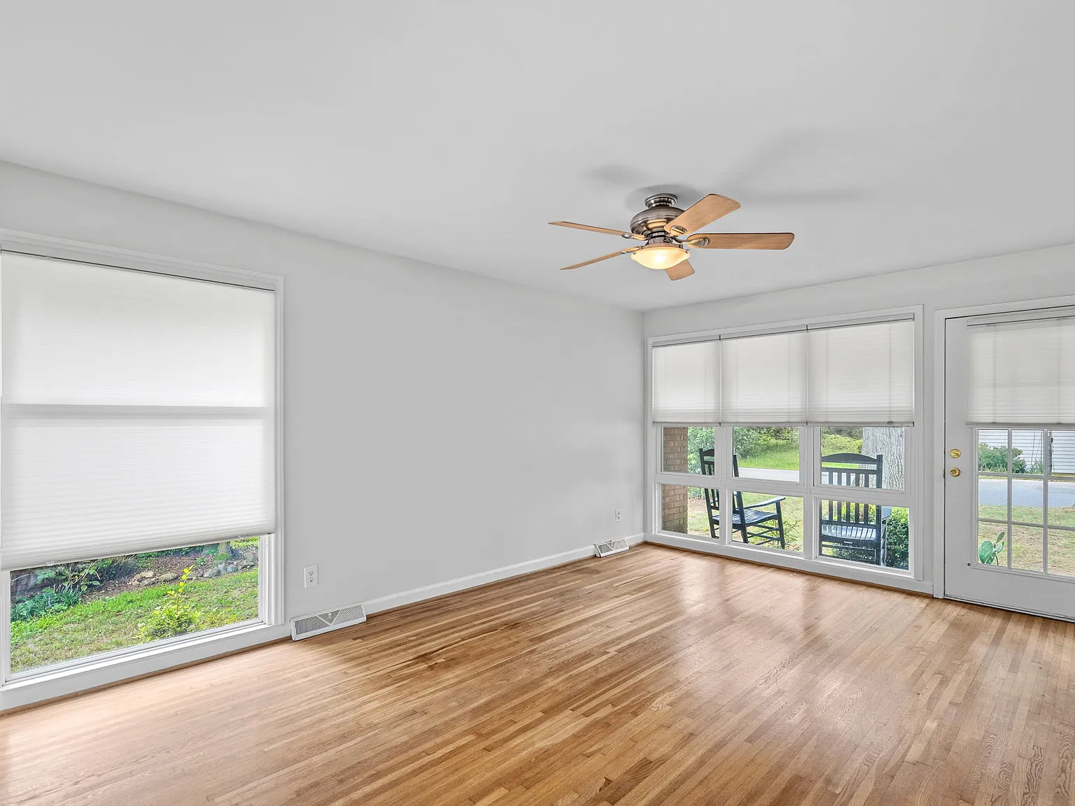 3 bed, 1232 sqft, $2,500 — Photo 4
