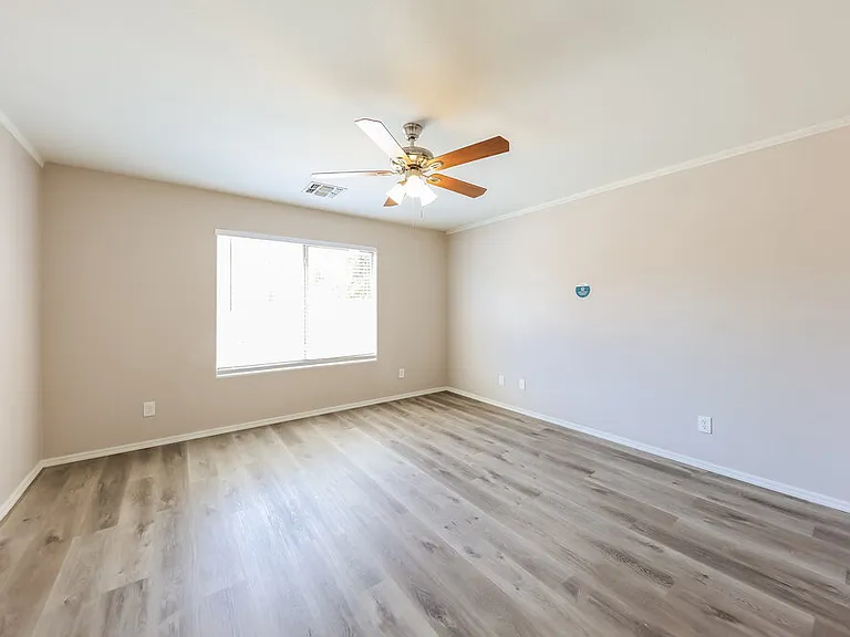 7919 W Magnolia St — Photo 11