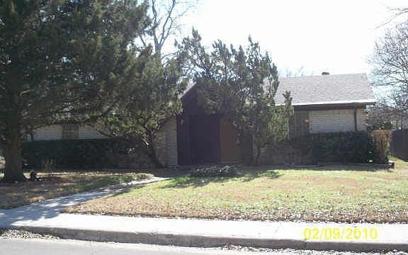 2nd image of 638 E Cherry St