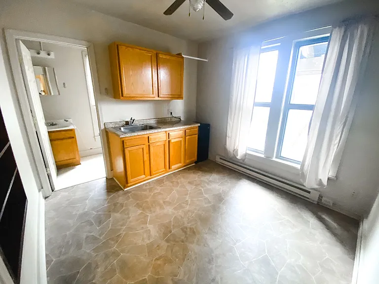 321 Vine St — Photo 14