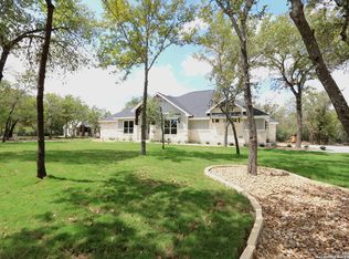 404 Meadowgrove Ln, Adkins, TX 78101