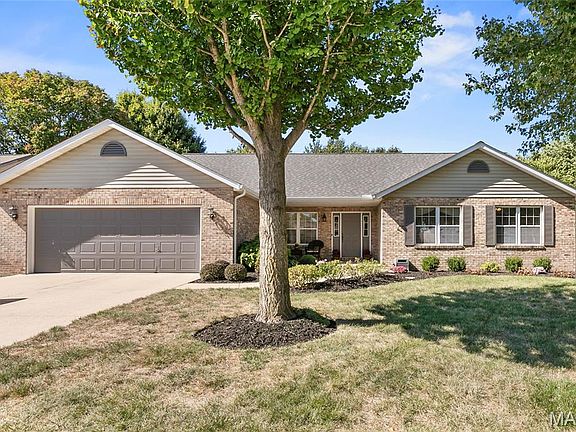 2nd image of 225 Saint Sabre Dr