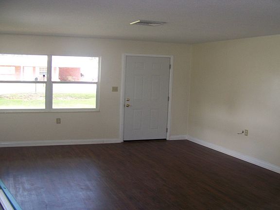 5th image of 1331 Long St