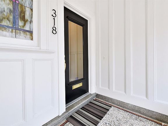 3rd image of 318 Texas St