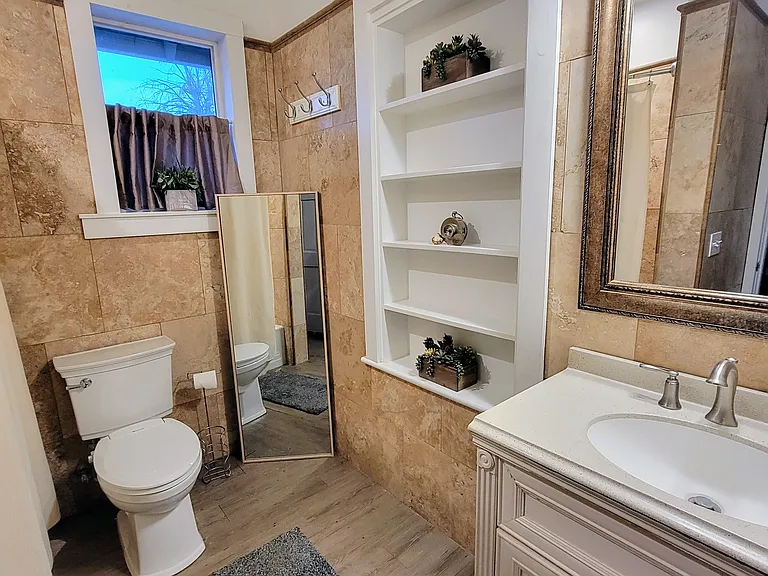 50 N 60 E — Photo 10