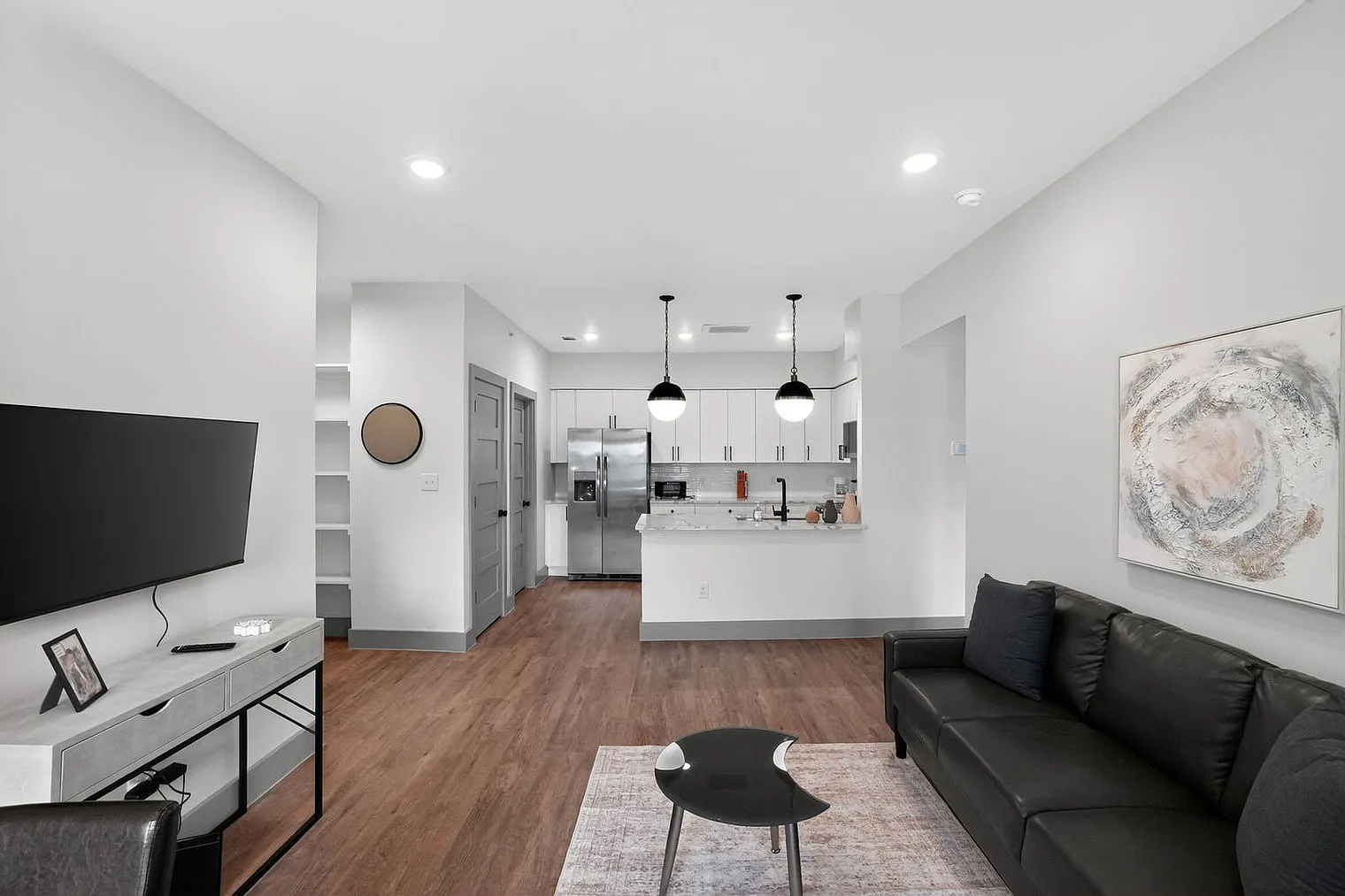 1 bed, 1.0 bath, 8062 sqft, $2,549 — Photo 3