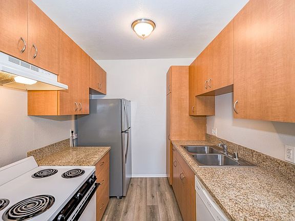 5th image of 1404 Highland Ave APT 10