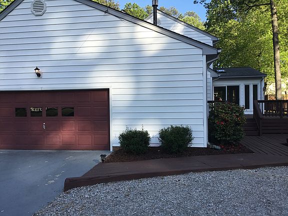 2nd image of 805 York Warwick Dr