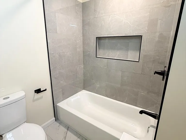 240 W Ontario St #1 — Photo 7