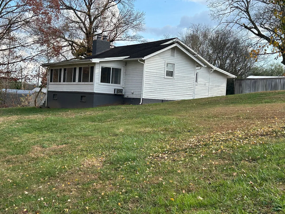 Photo 2 of 12 - 4716 Underwood Rd - Knoxville, TN Building Photo - 4716 Underwood Rd