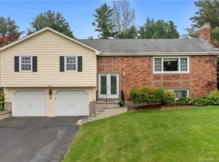 132 Craigemore Cir, Avon, CT 06001
