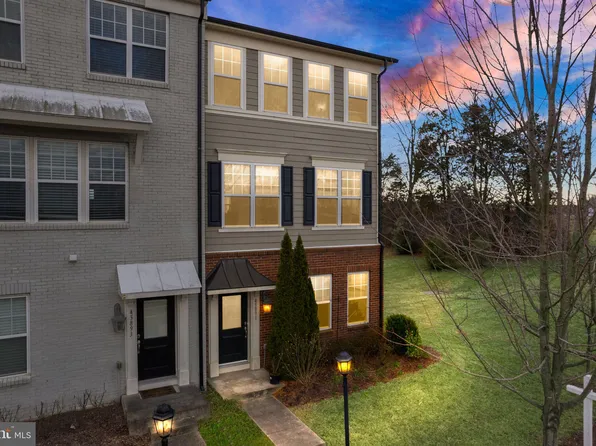 43891 Eastgate View Dr, Chantilly, VA 20152