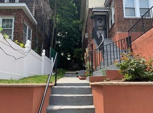 692 S 3rd Ave #1, Mount Vernon, NY 10550