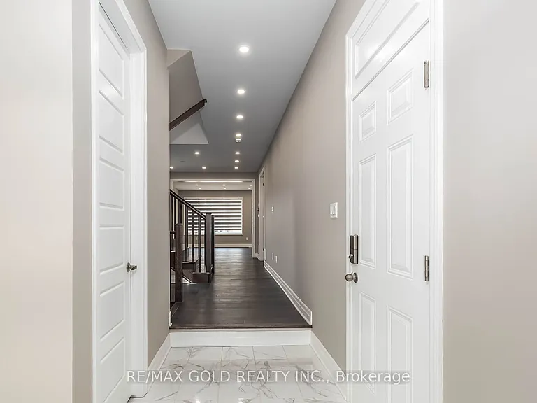 42 Milt Schmidt St — Photo 3