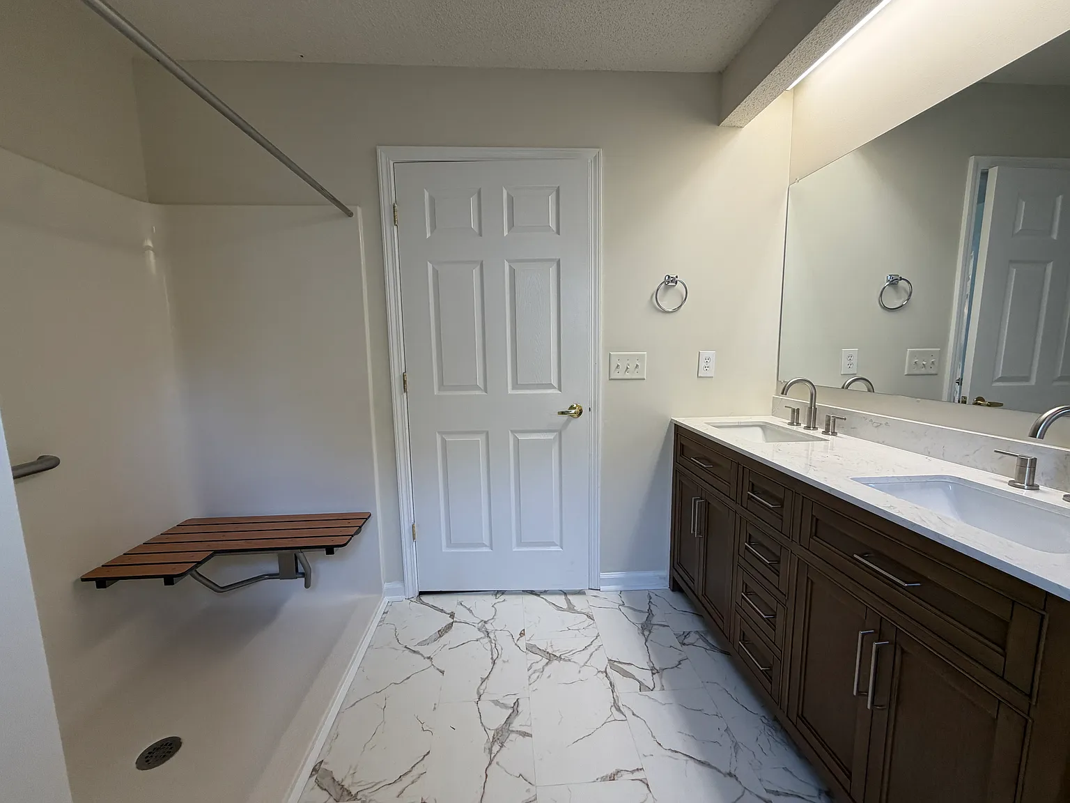 3 bed, 1381 sqft, $2,100 — Photo 4