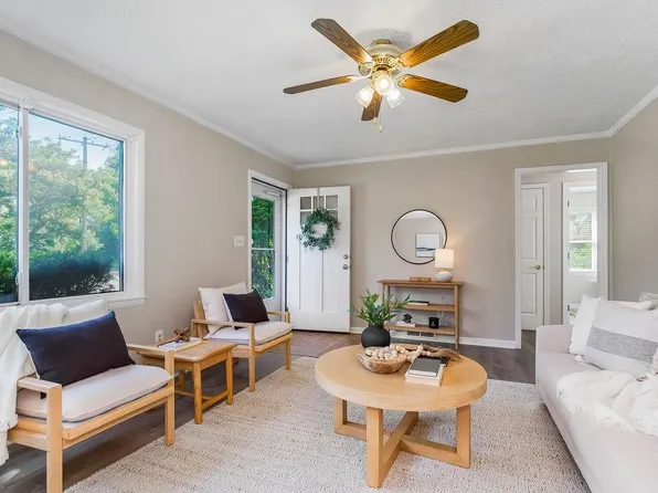 7652 Rainbow Dr, Prairie Village, KS 66208