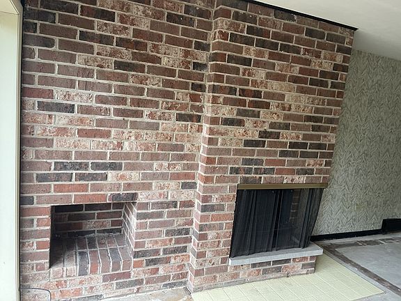 5th image of 1041 W Ogden Ave #133
