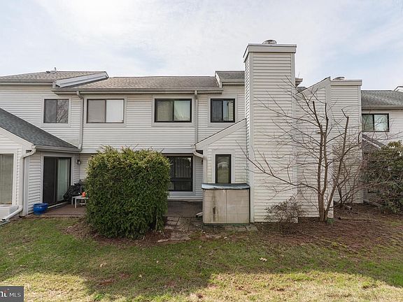 3rd image of 104 Revere Dr