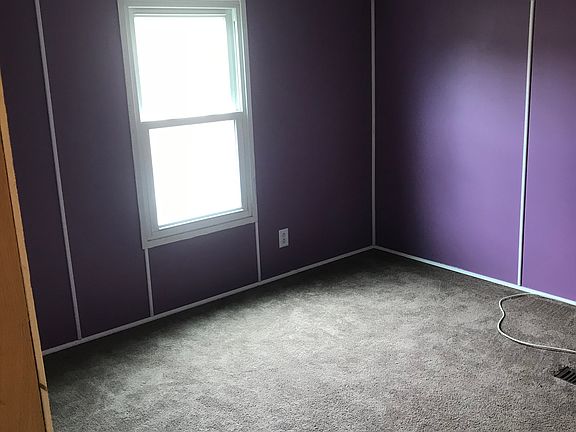 5th image of 8 Carnation Ln
