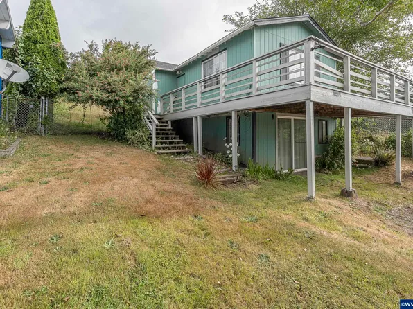 1735 NE 11th St, Lincoln City, OR 97367