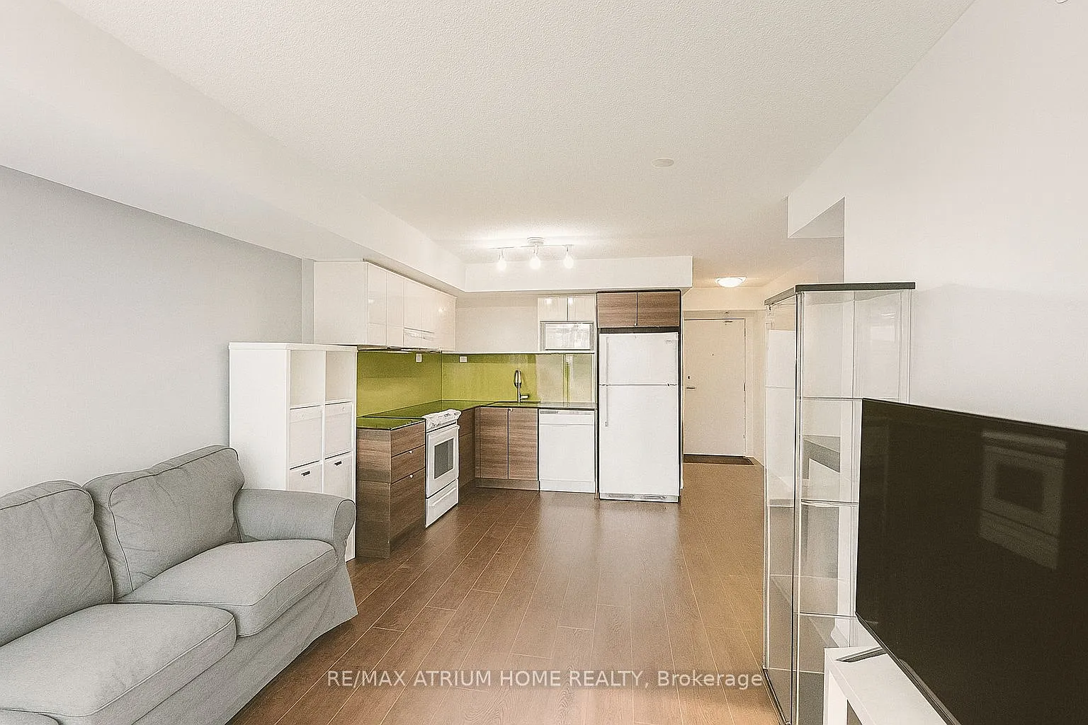 2 bed, $2,400 — Photo 3