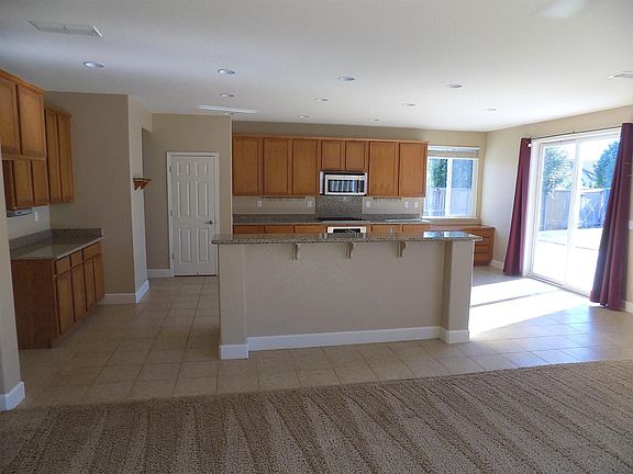5th image of 3570 Goldenstar St