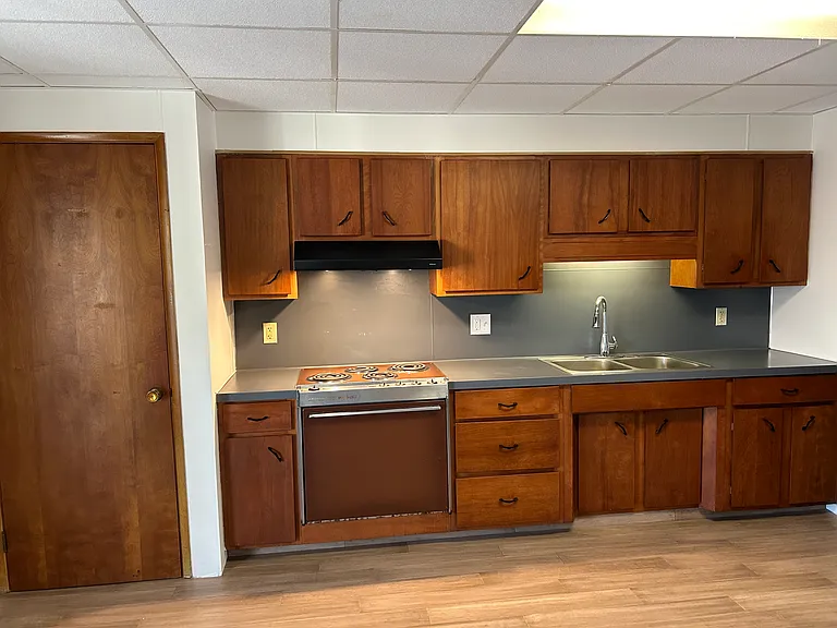 224 E Aly N — Photo 6