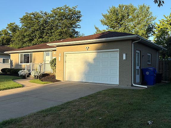 5th image of 34 Cresthaven Dr