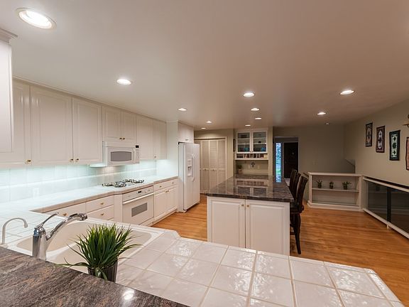 4th image of 612 E Glencrest Dr