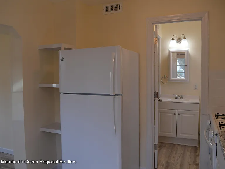 186 S Park Ave — Photo 11