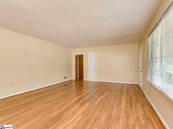 5th image of 119 Arrowhead Cir
