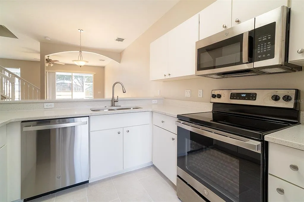 3 bed, 2.5 bath, 1468 sqft, $1,800 — Photo 4